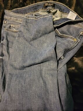 Judy Blue Light/Medium Blue Straight Leg Jeans